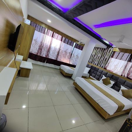 Hotel Rudra Palace Ānand 외부 사진