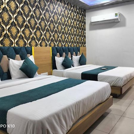 Hotel Rudra Palace Ānand 외부 사진