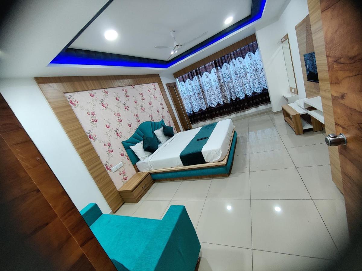 Hotel Rudra Palace Ānand 외부 사진