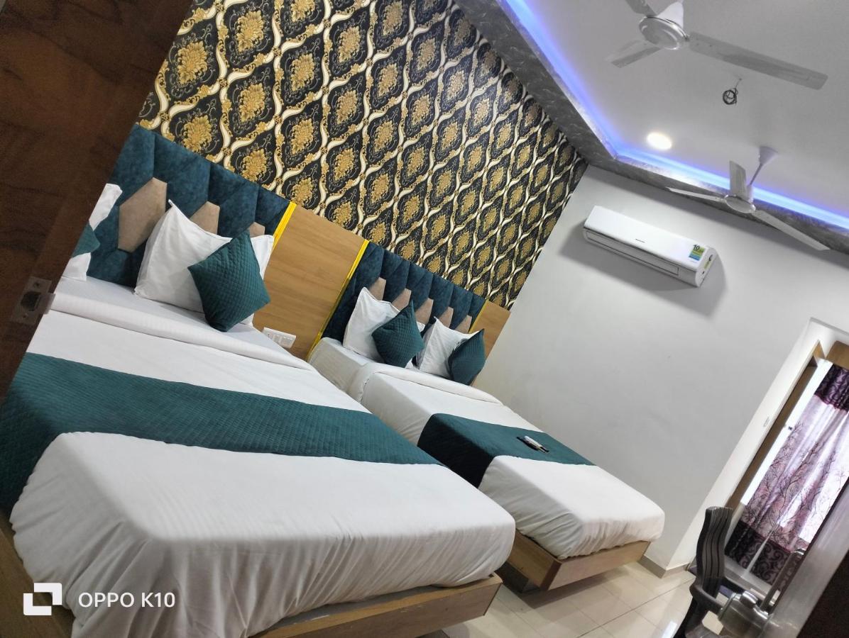 Hotel Rudra Palace Ānand 외부 사진