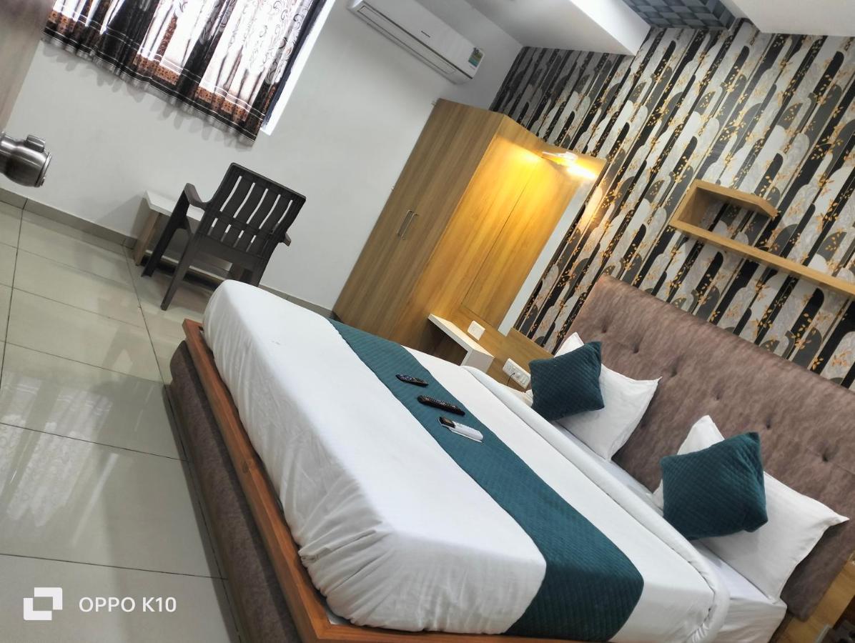 Hotel Rudra Palace Ānand 외부 사진