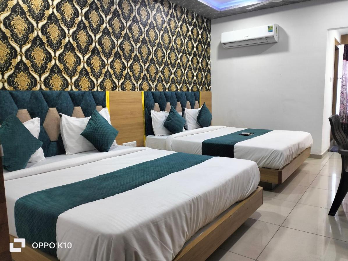 Hotel Rudra Palace Ānand 외부 사진