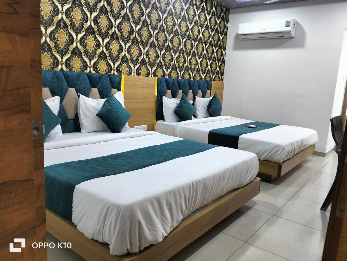 Hotel Rudra Palace Ānand 외부 사진