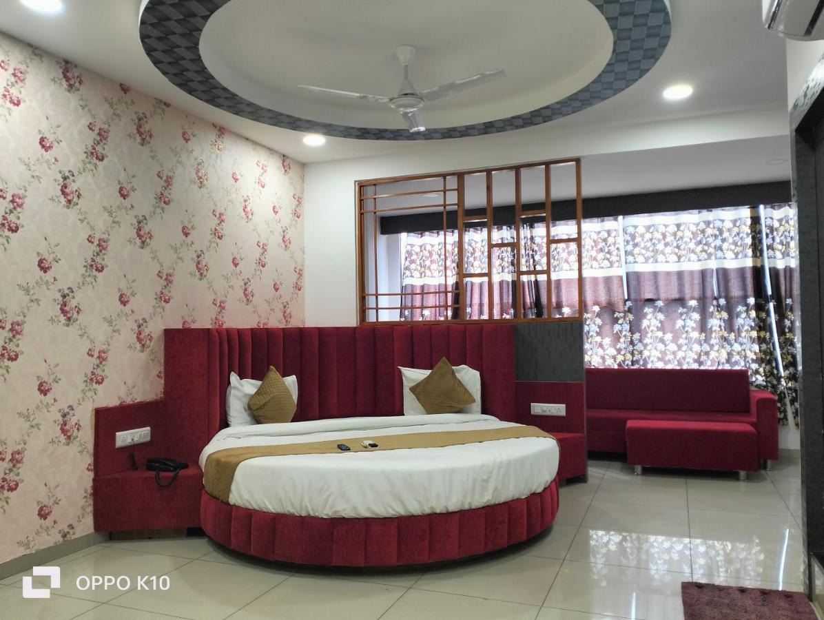 Hotel Rudra Palace Ānand 외부 사진